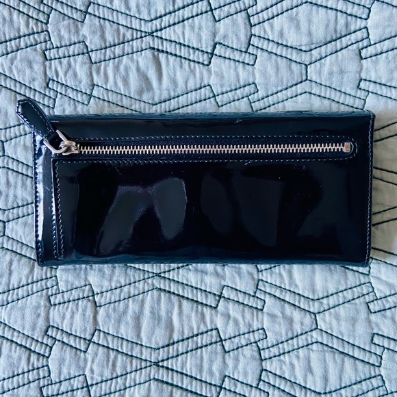 Prada SAFFIANO Patent Black Wallet with Flower Motif - Picture 2 of 3